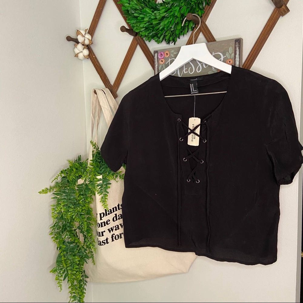 FOREVER 21 Black Woven Crop Top Size Medium NWT